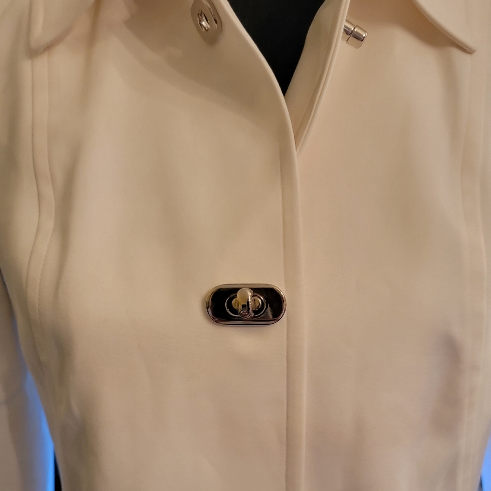 White Coat With Chrome Push Through Twist Lock Closures 2P - Picture 2 of 6